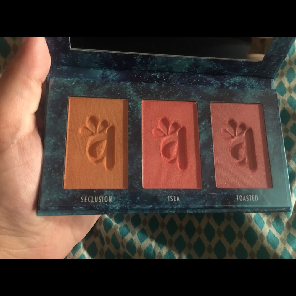 Cosmetics - Picture 4 of 8